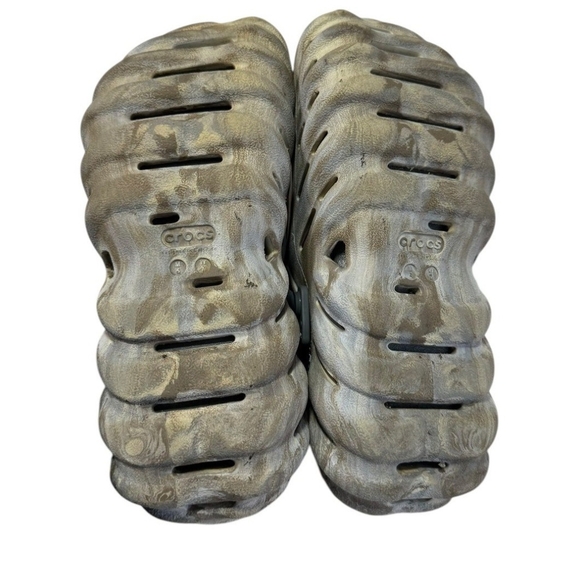 Crocs Marble Pattern Clogs - Picture 2 of 5